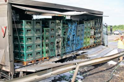 Neuhausen: Lkw-Brand auf der A8 sorgte fuer langen Stau